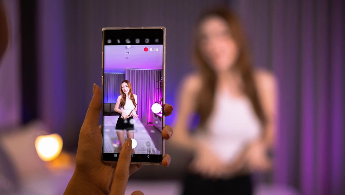 8 Best TikTok Trends for Flinbo Creators to Go Viral in 2025